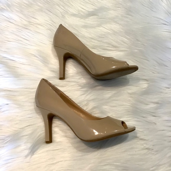 Kelly & Katie ‘Izzy’ patent nude peep-toe heel 7M - Picture 4 of 8